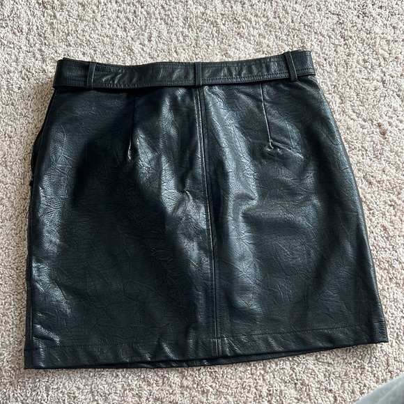 Medium black leather skirt from Nordstrom rack / Stella Luce brand - Picture 5 of 8